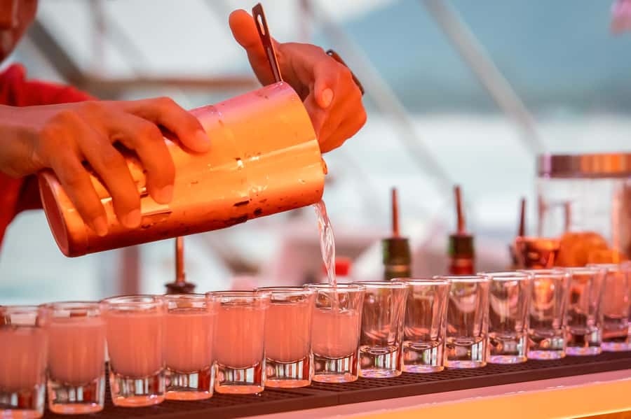 Pattaya: 3-Island Hopping Sunset Yacht & Buffet with Live DJ - What the $79 price really buys you