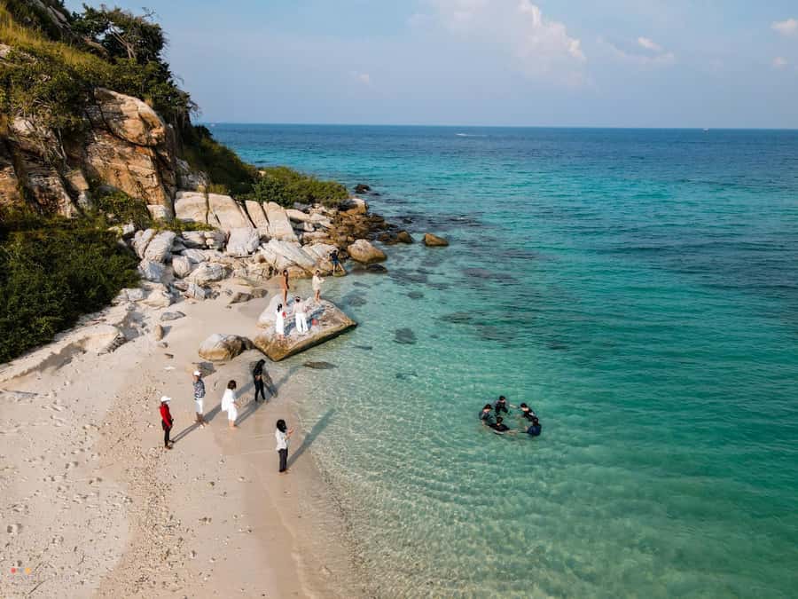 Pattaya: Full-Day 2 Islands Yacht Trip with Lunch and Sunset - Sailing out on a spacious catamaran