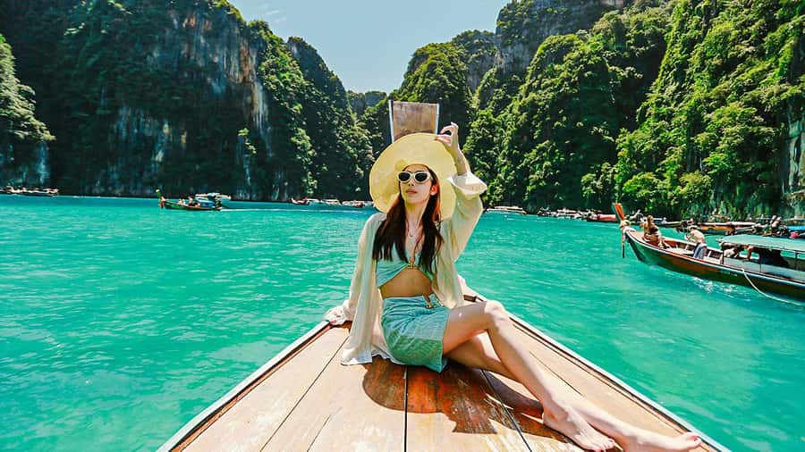 Phuket: Indigo Luxury Yacht to Phi Phi, Maya & Maithon - Breakfast, lunch, and refreshments at sea
