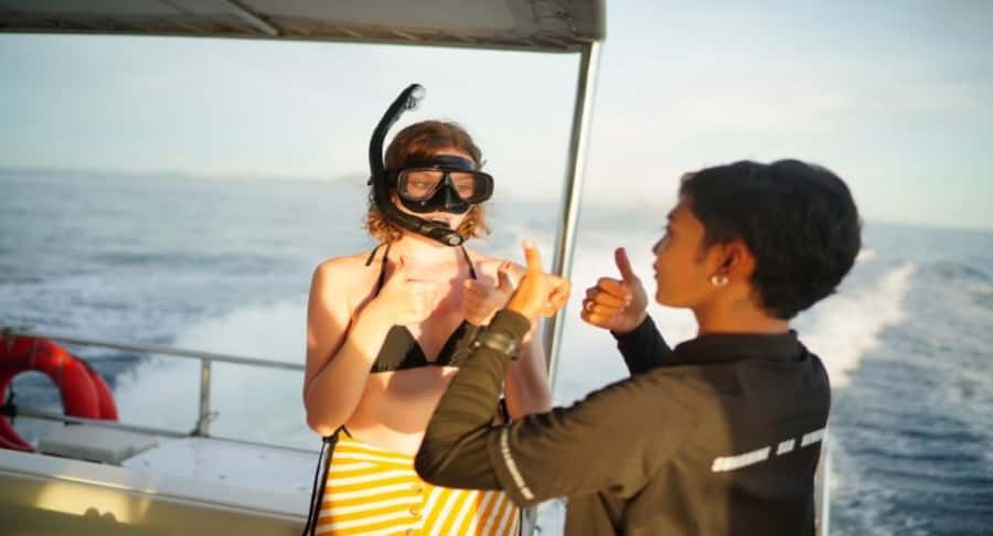 Phuket: Phi Phi, Maya, and Maiton by Luxury Yacht with Lunch - Guides and crew set the tone