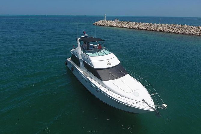Playa Mujeres rent a Yacht 4hrs with Food and drinks aboard CA55 - Why this private Cancun charter works best for groups