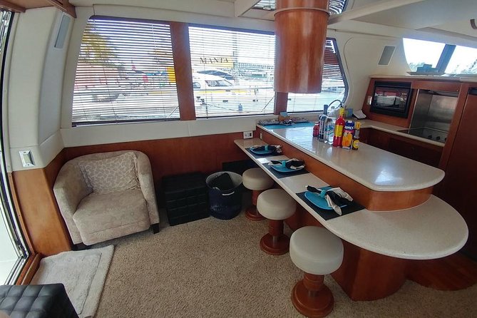 Playa Mujeres rent a Yacht 4hrs with Food and drinks aboard CA55 - What the crew and boat service add