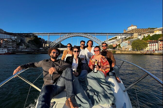 Port : 6 Bridges Private Yacht Cruise with Local Wine & Snacks - What the private format is worth