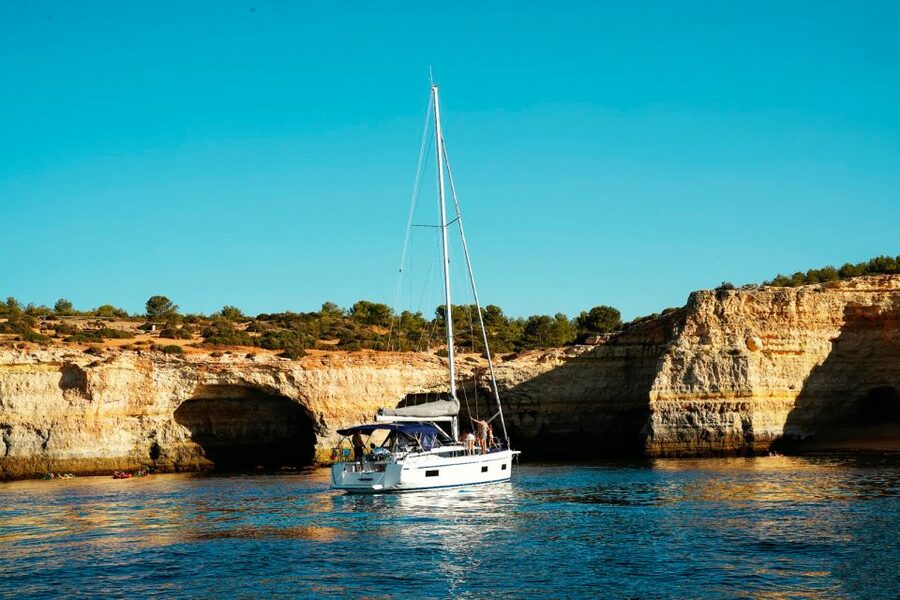 Portimao: Half-Day Sailing Yacht Cruise to the Benagil Caves - Food, Drinks, and What You Can Bring