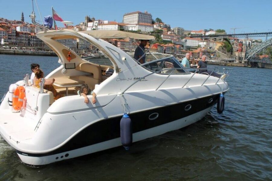 Porto: 6 Bridges Private Yacht Tour with Wine & Snacks - Starting quietly at Marina do Freixo