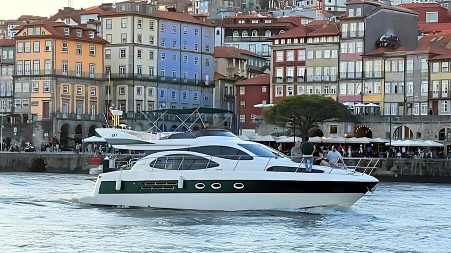Porto: Luxury 6 Bridges Yacht Cruise with Wine & Snacks - What makes this cruise worth considering