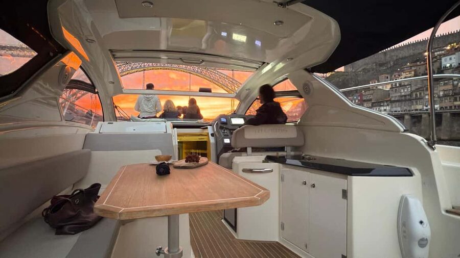 Porto: Luxury 6 Bridges Yacht Cruise with Wine & Snacks - Practical details before you book