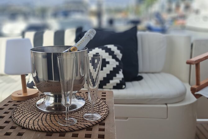 Porto: Luxury Yacht Tour on the Douro River - Sunset or Daytime - First hour: Porto and Gaia from the Douro