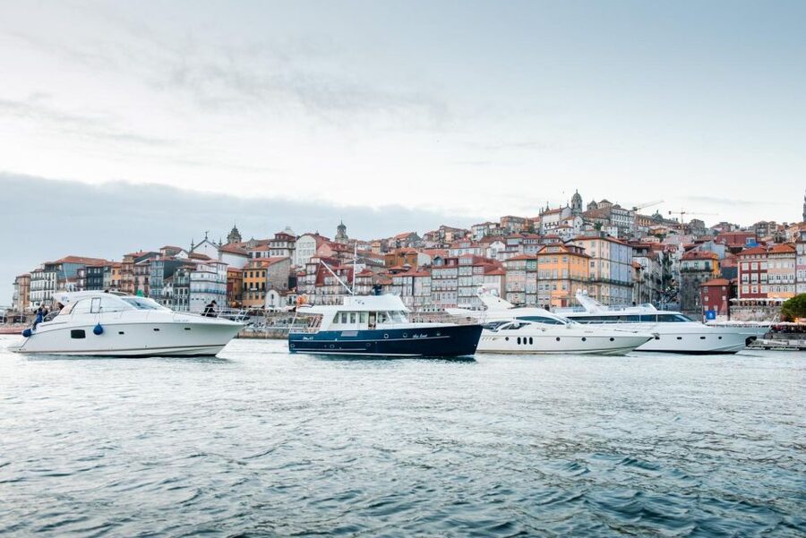 Porto: Passeio em iate privado no Douro com welcome drink - Ponte do Infante and Dom Luís Bridge