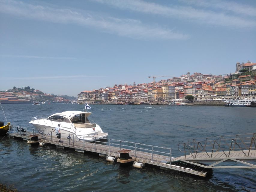 Porto: Passeio em iate privado no Douro com welcome drink - What life aboard the Prestige 42S is like