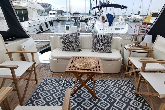 PORTO : Premium Yacht Tour – 6 Bridges & Douro Estuary Reserve - D. Luís Bridge and Porto’s classic riverfront