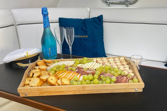 Porto: Private Yacht Cruise with Local Wine, Snacks and 6 Bridges - What the hosting is like