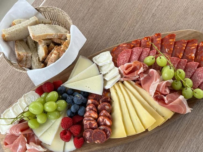 Porto: Private Yacht Cruise with Local Wines & Snacks - The eastern bridges: Freixo to Maria Pia