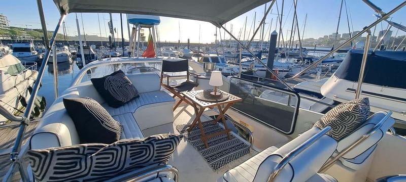 Porto: Private Yacht Tour on Douro River - up to 12 people - Dom Luís Bridge and Serra do Pilar
