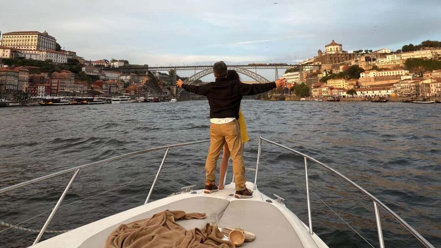 Porto: Private Yacht Tour with Wine, Snacks & 6 Bridges - Why Porto looks better from the Douro