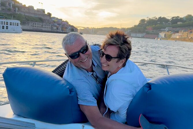 Porto: Yacht Small-Group Douro River Cruise & 6 Bridges w/ Drink - How the guides shape the experience