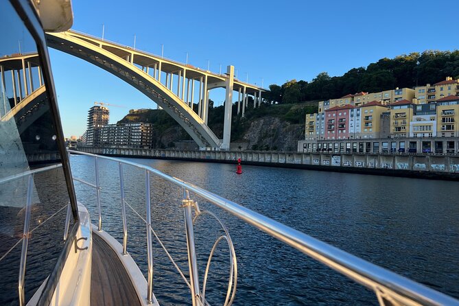 Premium Yacht Tour on the Douro - The six bridges, from Freixo to Arrábida