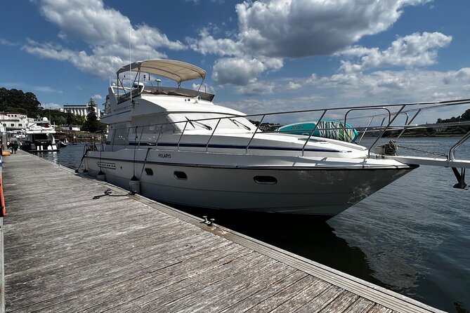 Premium Yacht Tour on the Douro - What the classic Neptunus yacht adds