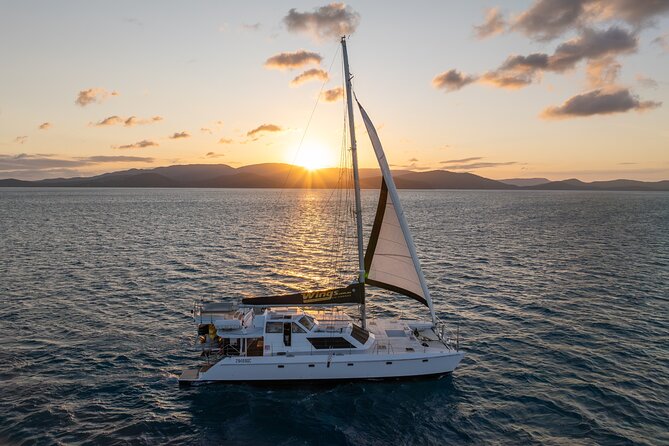 Private 2hr Yacht Hire Whitsundays - Airlie Beach Bay from the water