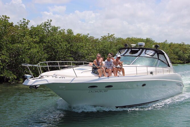 Private 50FT Yacht Rental in Cancún P8 - Snorkeling and swimming stops
