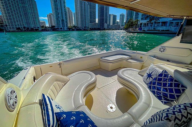 Private 52' Yacht Rental with Captain in Miami - Why the $800 price can be good value, and when it is not
