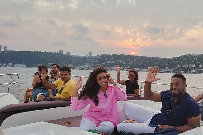 Private Bosphorus Sightseeing Cruise on Luxury Yacht - Beylerbeyi Palace and Küçüksu Palace