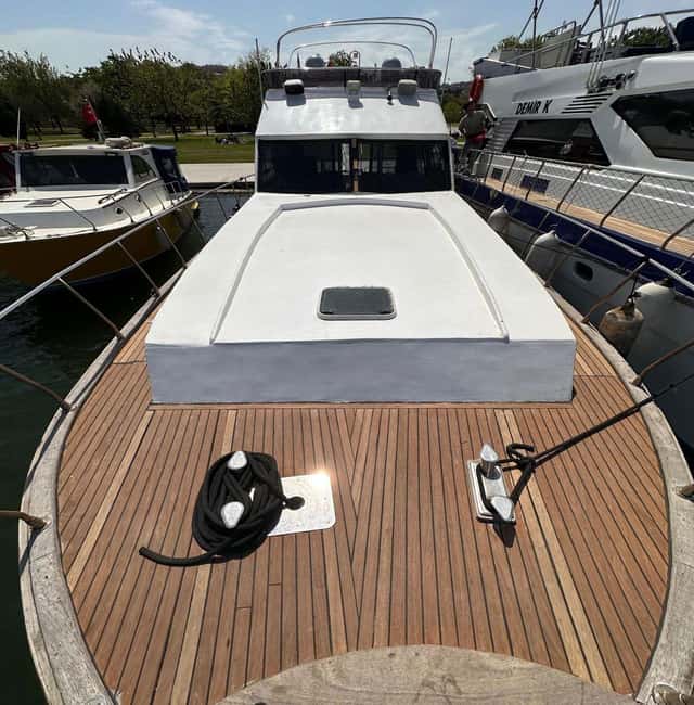 Private Bosphorus Yacht Experience in Istanbul - Beylerbeyi Palace and the Asian shore