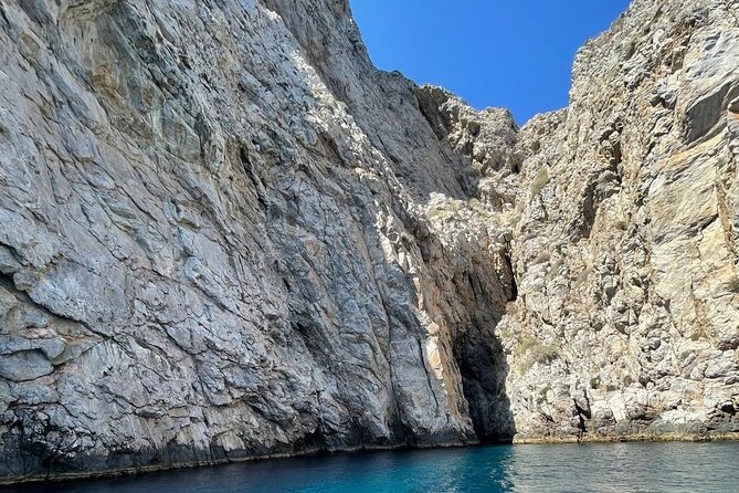 Private Caldera Cruise with Motor Yacht in Santorini - Food, drinks, and onboard comfort