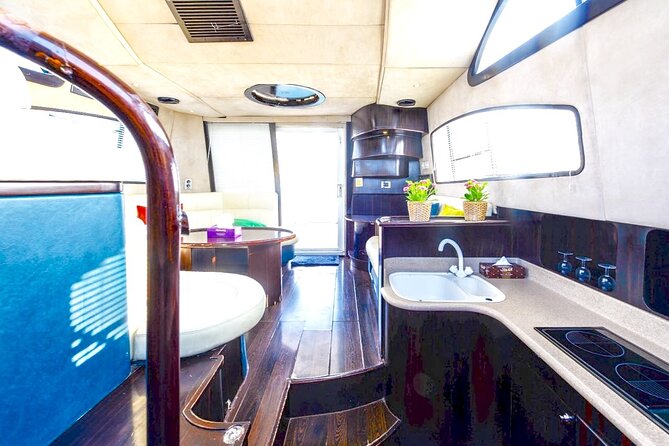 Private Charter Yacht: Dubai Marina, Atlantis And Burj al Arab - Avoid losing an hour at the marina