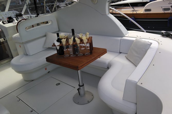 Private Cruise around Capri - yacht 40' - The Blue Grotto and its extra ticket