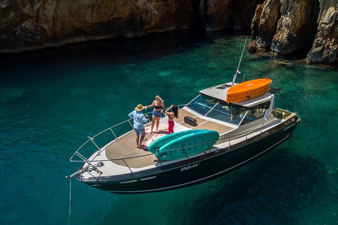 Private custom Blue & Green Cave tour with yacht from Hvar town - Key points at a glance