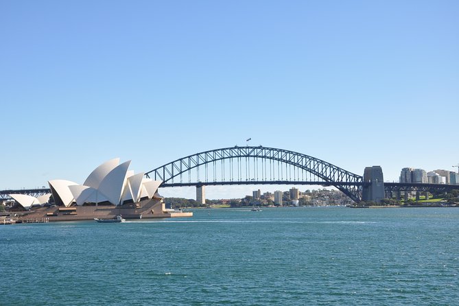 Private Essential Sydney Tour Including Lunch at the Cruising Yacht Club of Australia - Bondi Beach and a short taste of the coast
