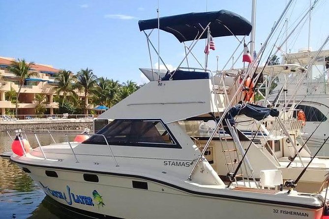 Private Fishing Tour in Yacht Playa del Carmen - What the captain and crew add to the morning
