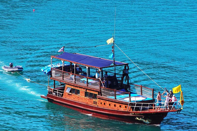 Private Full-Day Blue Dragon Yacht for Snorkeling Koh Tan & Visit Pink Dolphin - Leaving Samui for the Five Islands