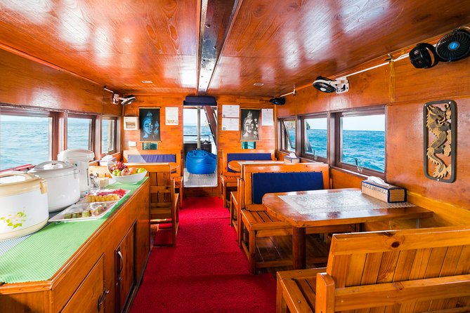 Private Full-Day Blue Dragon Yacht to Angthong National Marine Park - Lunch comes with a moving view of Ang Thong