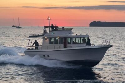 Private Full-Day Motor Yacht Cruise with Meal, Open Bar+Transfers