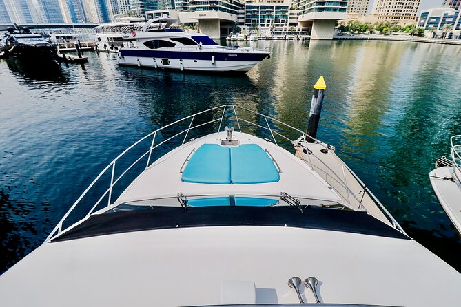 Private Luxury Yacht cruise around Atlantis and Dubai Marina - Burj Al Arab and Dubai’s skyline