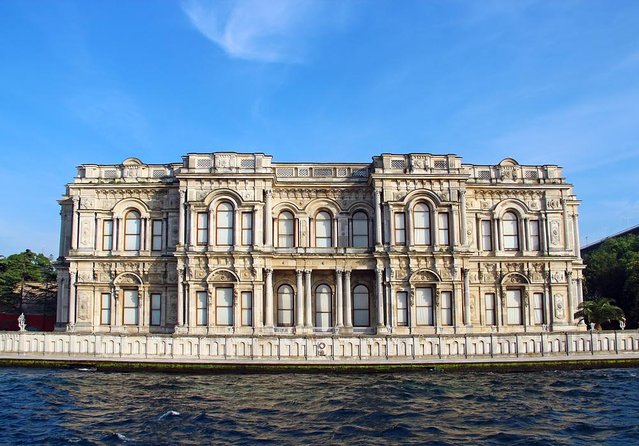 Private Luxury Yacht Cruise in Istanbul Bosphorus - Seeing Istanbul from a private yacht