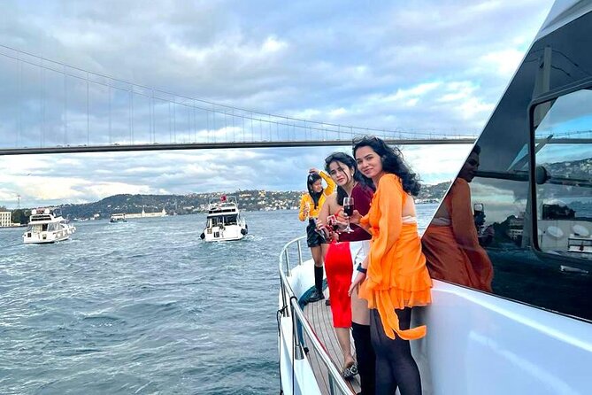 Private Luxury Yacht Cruise in Istanbul Bosphorus - Beylerbeyi Palace on the Asian shore