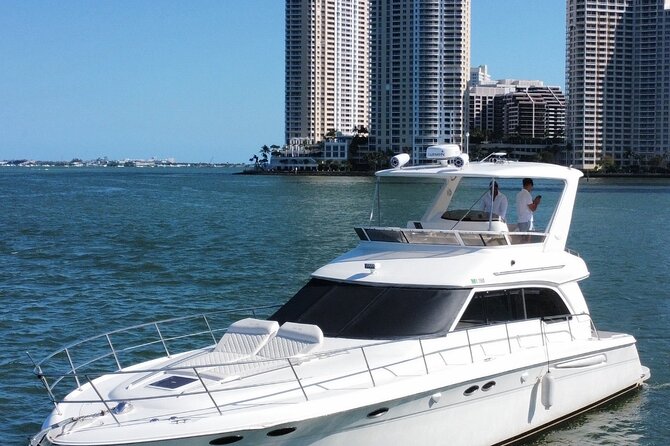 Private Luxury Yacht Cruise Tour in Miami Beach and Biscayne Bay - A private view of Miami from the water