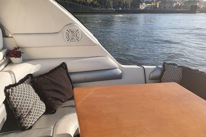 Private Luxury Yacht Sunset, Daytime or Night Cruise in Porto - Why a private yacht is a good way to see Porto