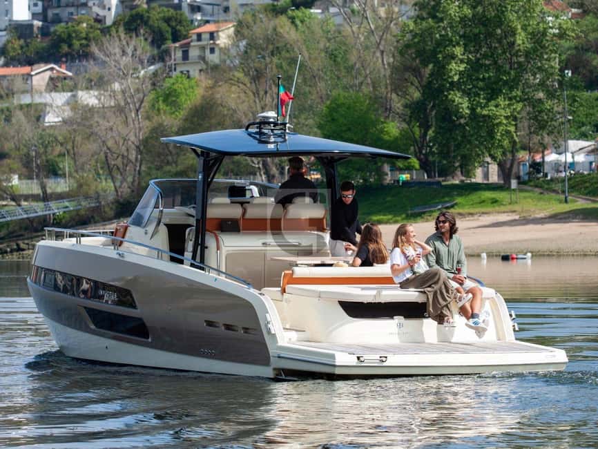 Private Luxury Yacht Tour in Lisbon with Local Guide - Meeting beneath the 25 de Abril Bridge