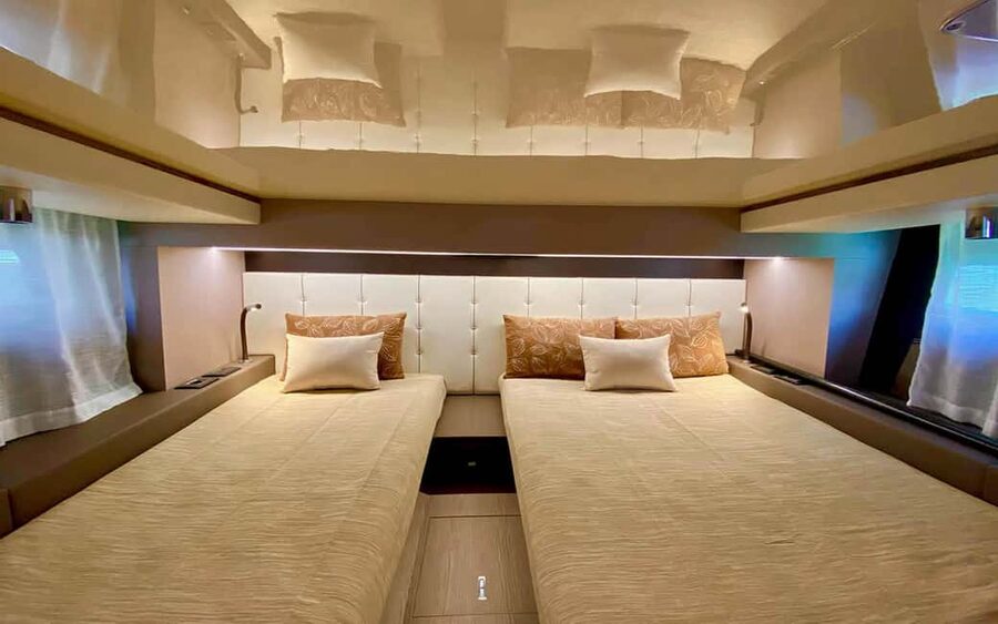 Private Luxury Yacht Tour in Lisbon with Local Guide - Almada and the south side of the river