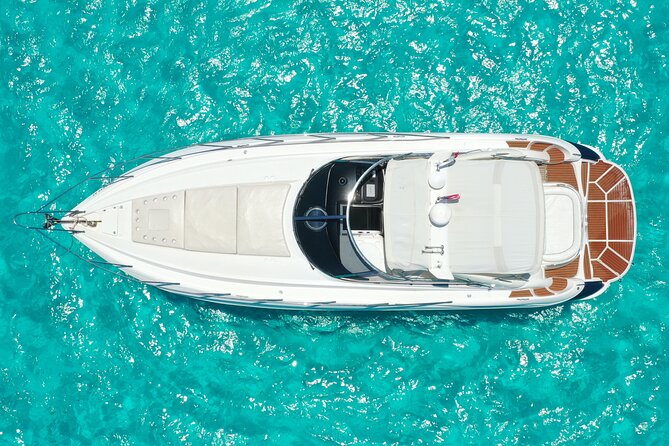 Private Premium Yacht 46FT Rental in Cancún - Four hours: the popular middle ground