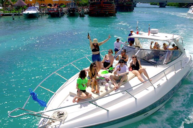 Private Premium Yacht 46FT Rental in Cancún - Snorkeling, paddleboarding, and the floating mat