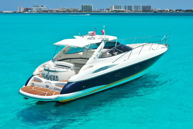 Private Premium Yacht 46FT Rental in Cancún - The crew is the strongest part of the day