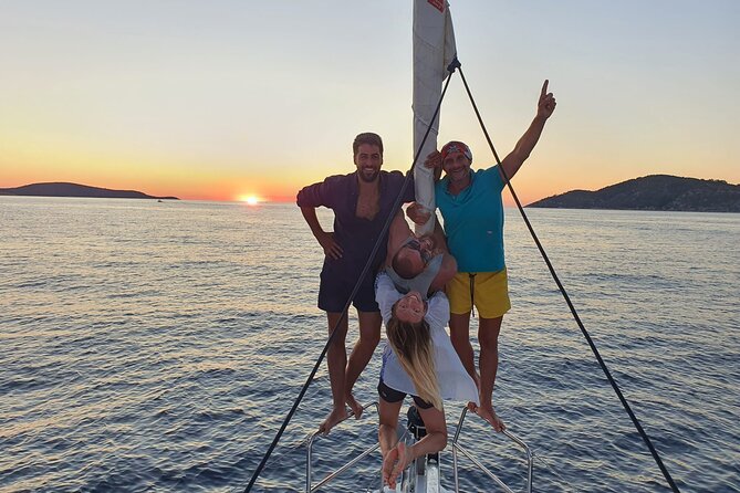 Private - Romantic Sunset Sailing on a 36ft yacht from Hvar (up to 8 travellers) - Meeting the skipper and setting the mood