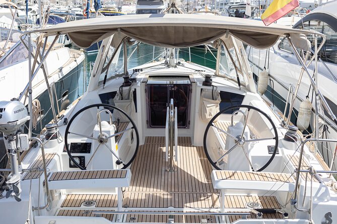 Private sailing yacht by the Bay of Palma and nearby coves - Key points at a glance