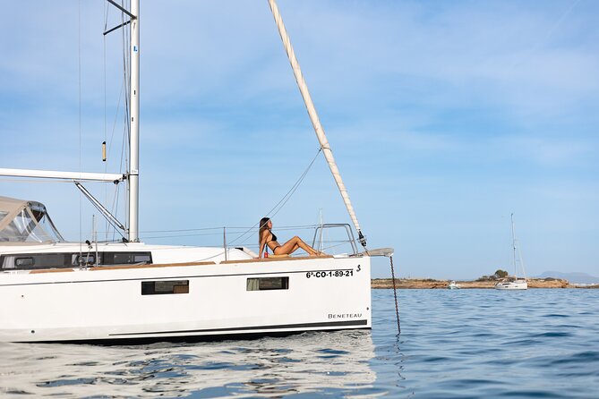 Private sailing yacht by the Bay of Palma and nearby coves - Anchoring in a clear-water cove