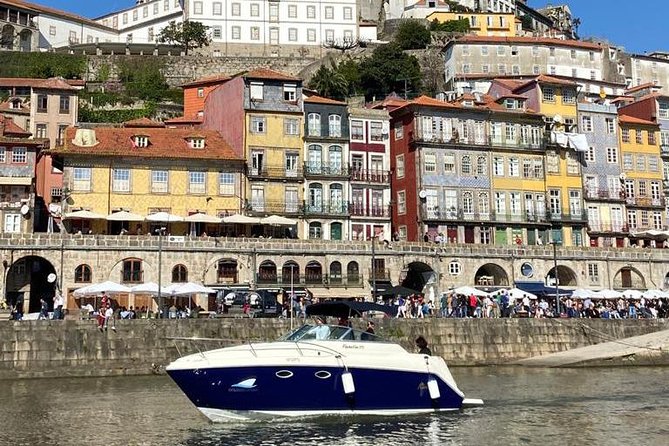 Private tasting in the Douro (1 to 7 people) on a yacht for yourself - Under the Arrábida Bridge and toward Foz